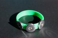 Detský silikónový náramok pre 3 buttony- zelený