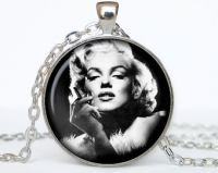 Strieborný náhrdelník Marylin Monroe 2